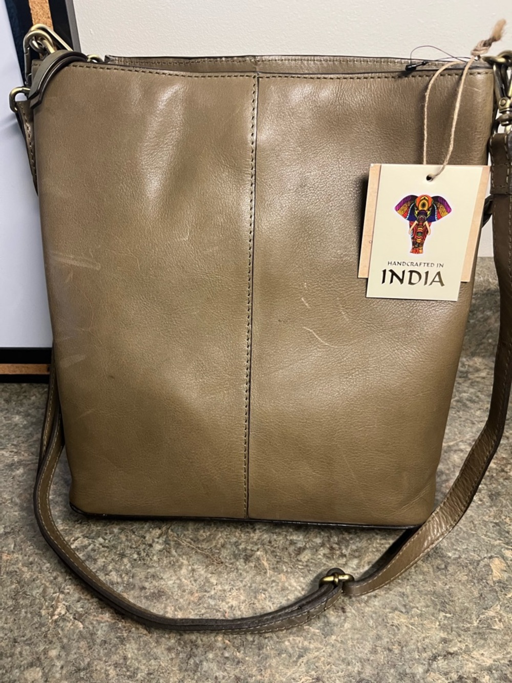 Handcrafted India Women's Taupe/Olive Leather Crossbody Bag